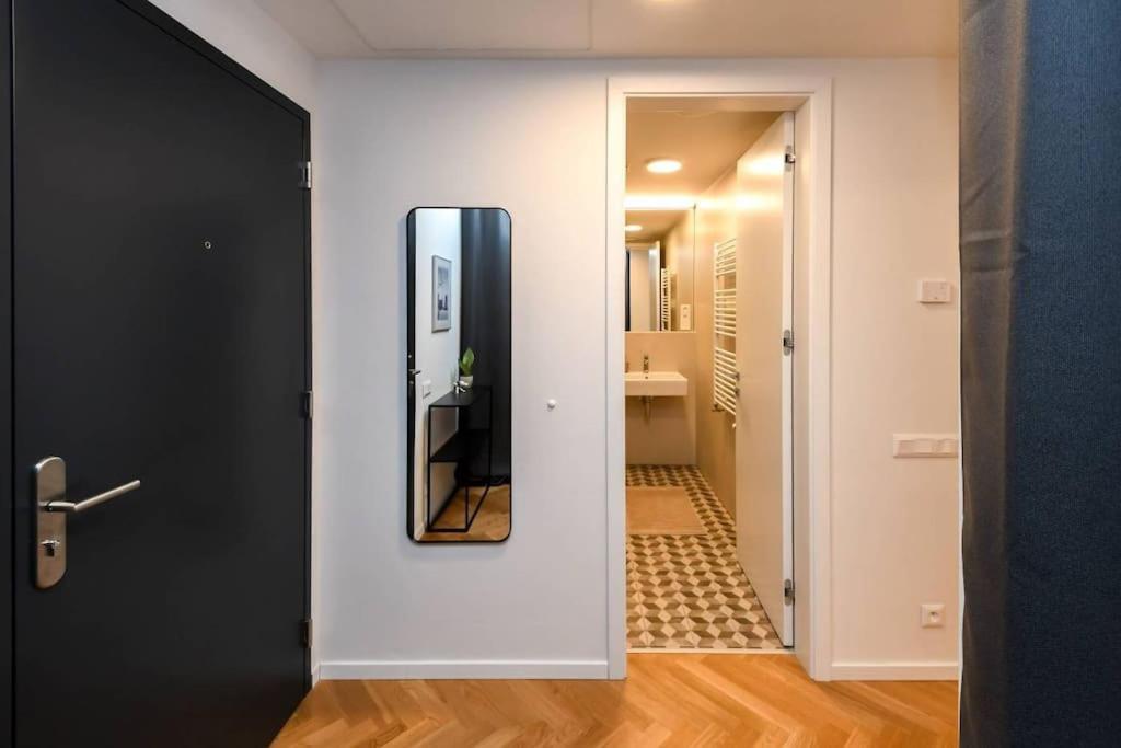 Skypark Luxury Apartment With Skyline View & Free Parking Bratislava Ngoại thất bức ảnh