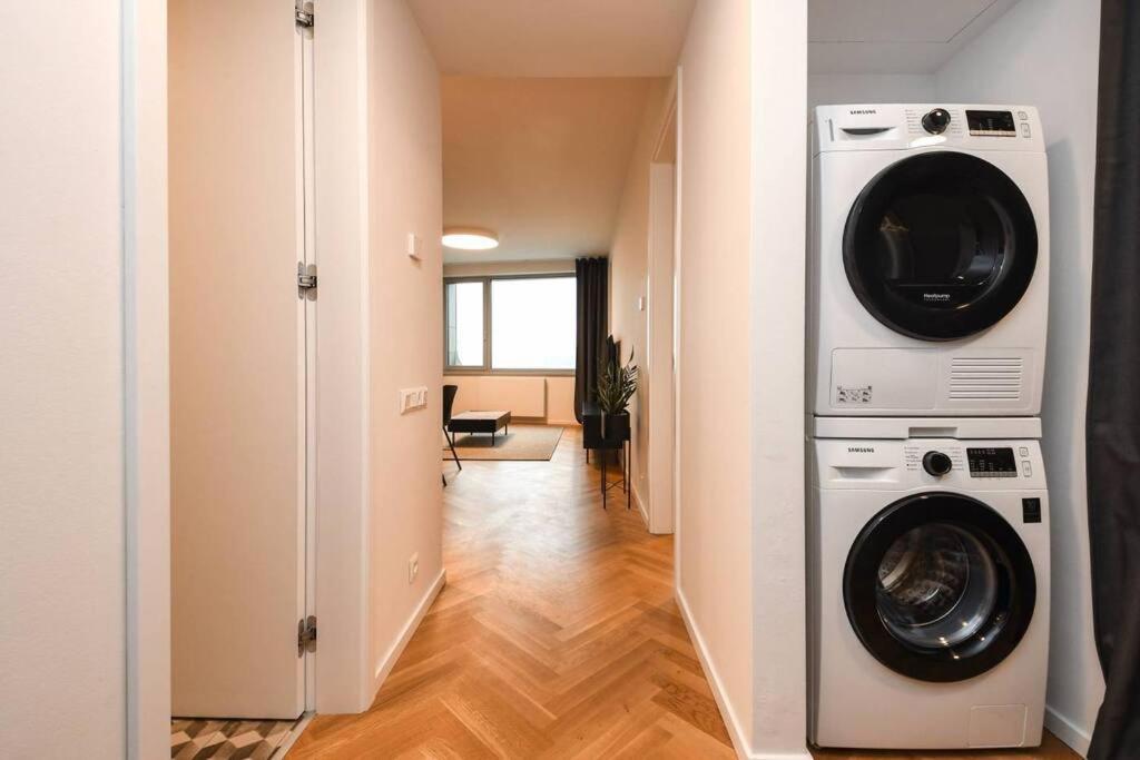 Skypark Luxury Apartment With Skyline View & Free Parking Bratislava Ngoại thất bức ảnh