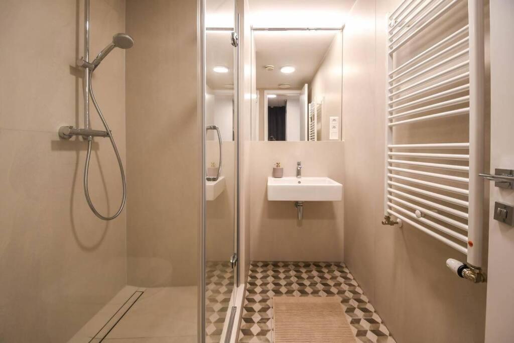 Skypark Luxury Apartment With Skyline View & Free Parking Bratislava Ngoại thất bức ảnh